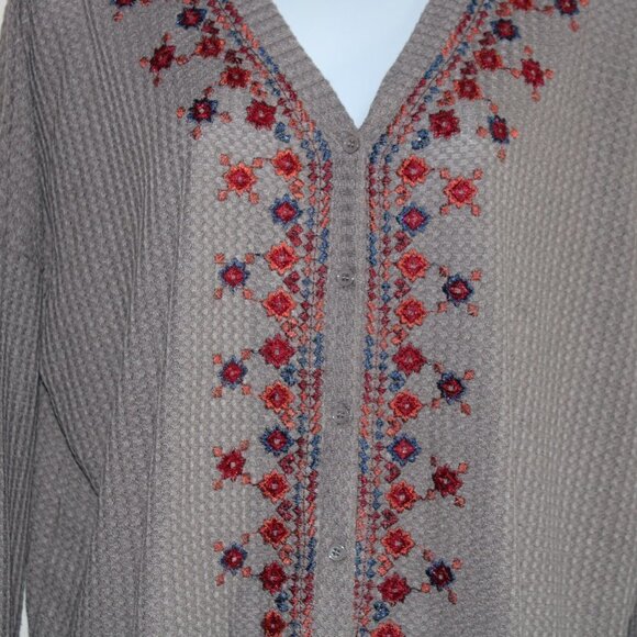 Entro Waffle Knit Button Down Embroidered Top - Picture 4 of 6